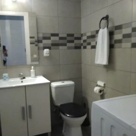 Laura Sunbeach Apartment *